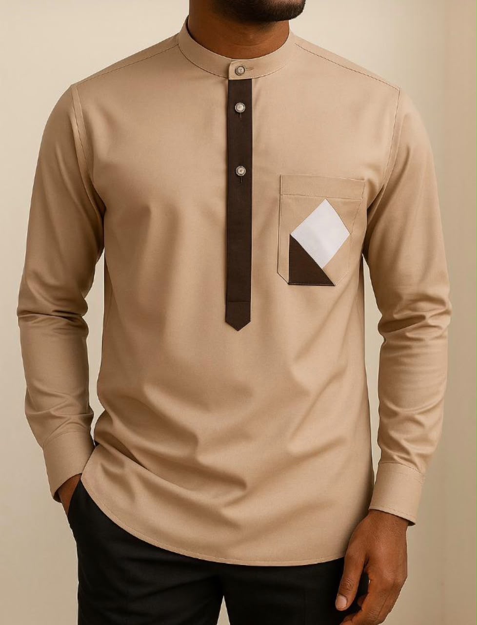 Chemise 4 — beige sable, portée et pliée