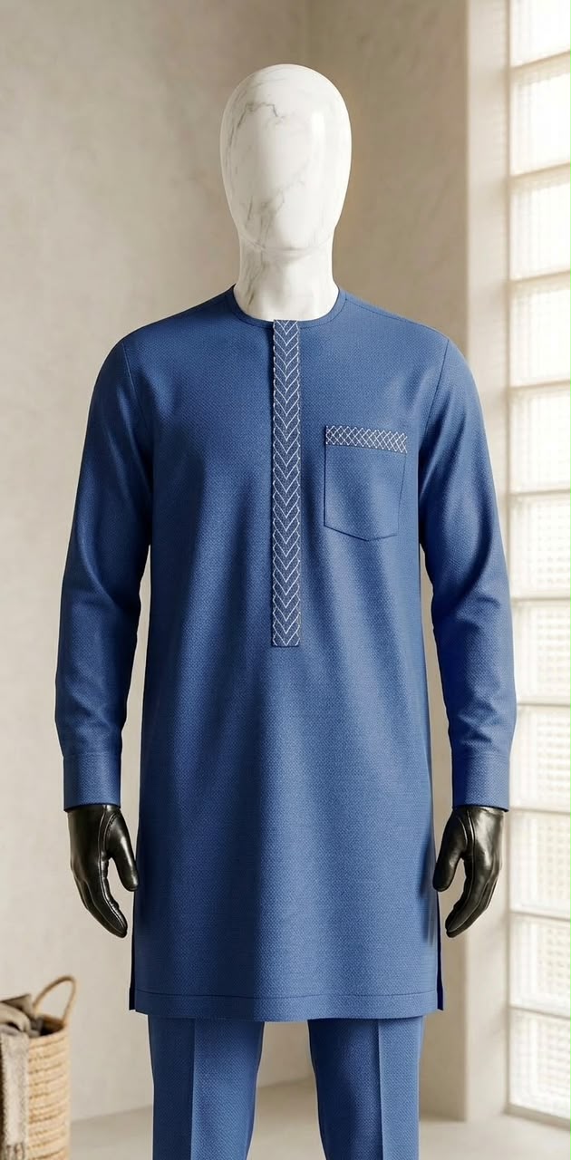 Ensemble 6 — ensemble bleu sur mannequin, vue rapprochée