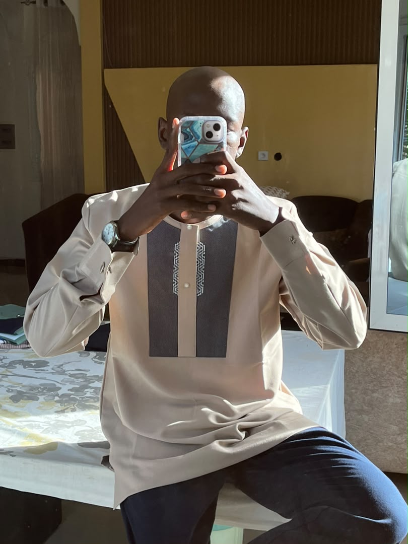 Chemise 20 — beige, portée